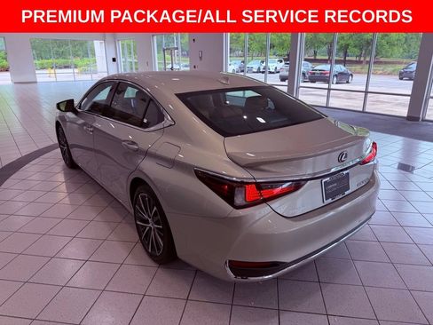 Used 2025 Lexus ES 300h w/ Premium Package FWD image 5
