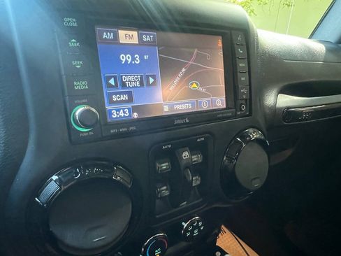 Used 2015 Jeep Wrangler Unlimited Sahara AWD/4WD image 35