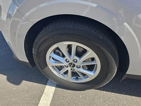 Used 2023 Kia Carnival LX image 26