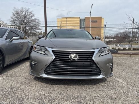 Used 2018 Lexus ES 350 w/ Navigation System Package image 10