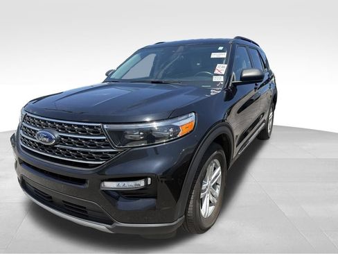 Used 2024 Ford Explorer XLT w/ Equipment Group 202A AWD/4WD image 2