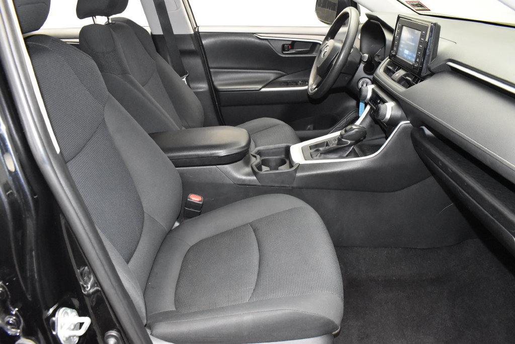 Used 2019 Toyota RAV4 LE FWD image 20