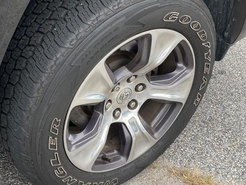 Used 2019 RAM 1500 Laramie AWD/4WD image 29