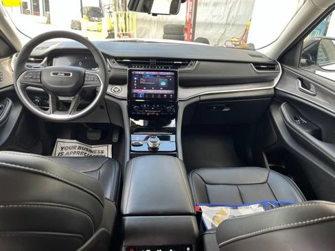 Used 2023 Jeep Grand Cherokee L Limited w/ Luxury Tech Group II AWD/4WD image 27