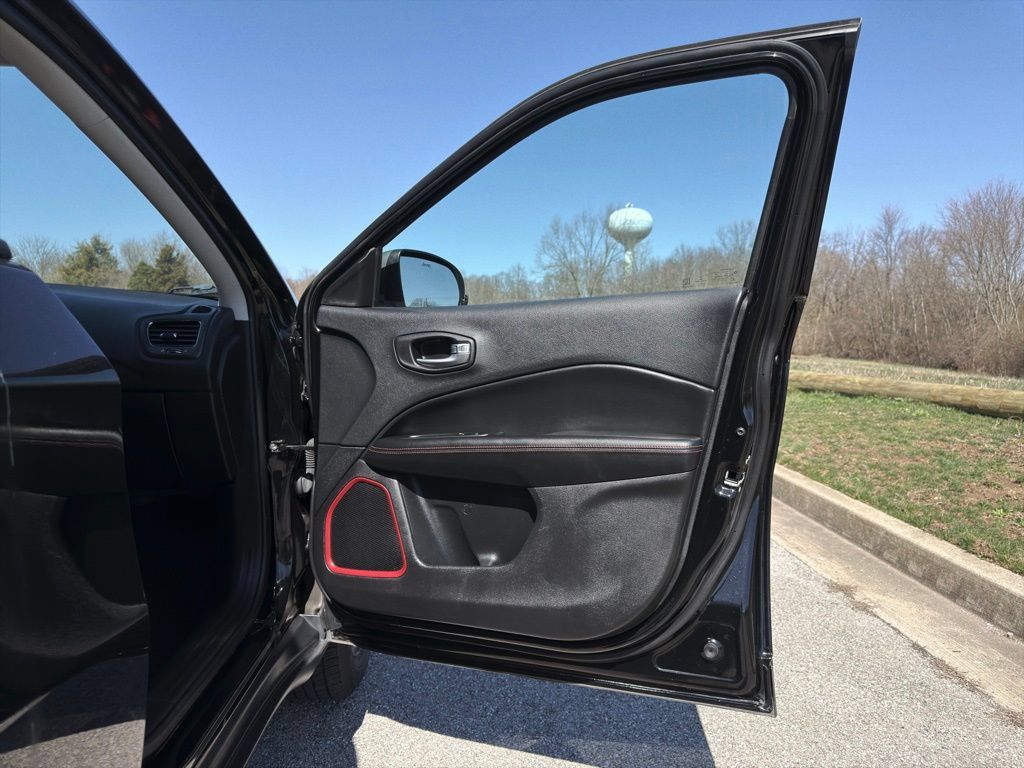Used 2019 Jeep Compass Trailhawk AWD/4WD image 22