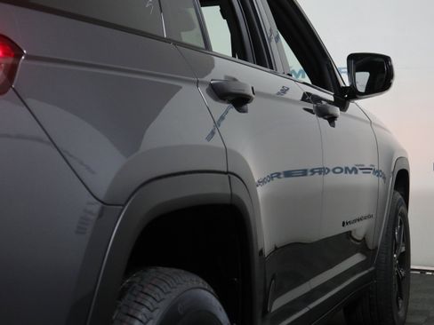 New 2026 Jeep Grand Cherokee Altitude AWD/4WD image 5