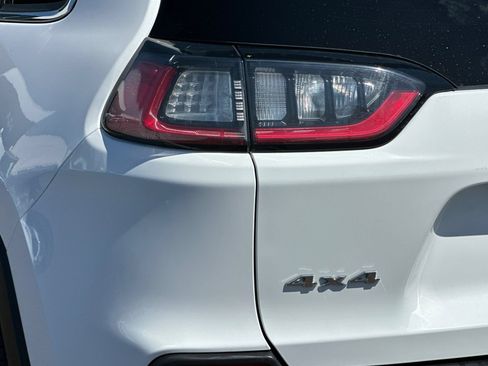 Used 2019 Jeep Cherokee Latitude Plus AWD/4WD image 25