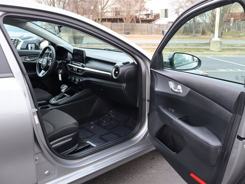 Used 2022 Kia Forte LXS w/ LXS Technology Package image 25