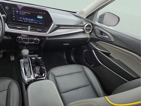 Used 2024 Chevrolet Trax ACTIV w/ Sunroof Package image 12