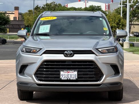 Certified 2025 Toyota Grand Highlander FWD image 11