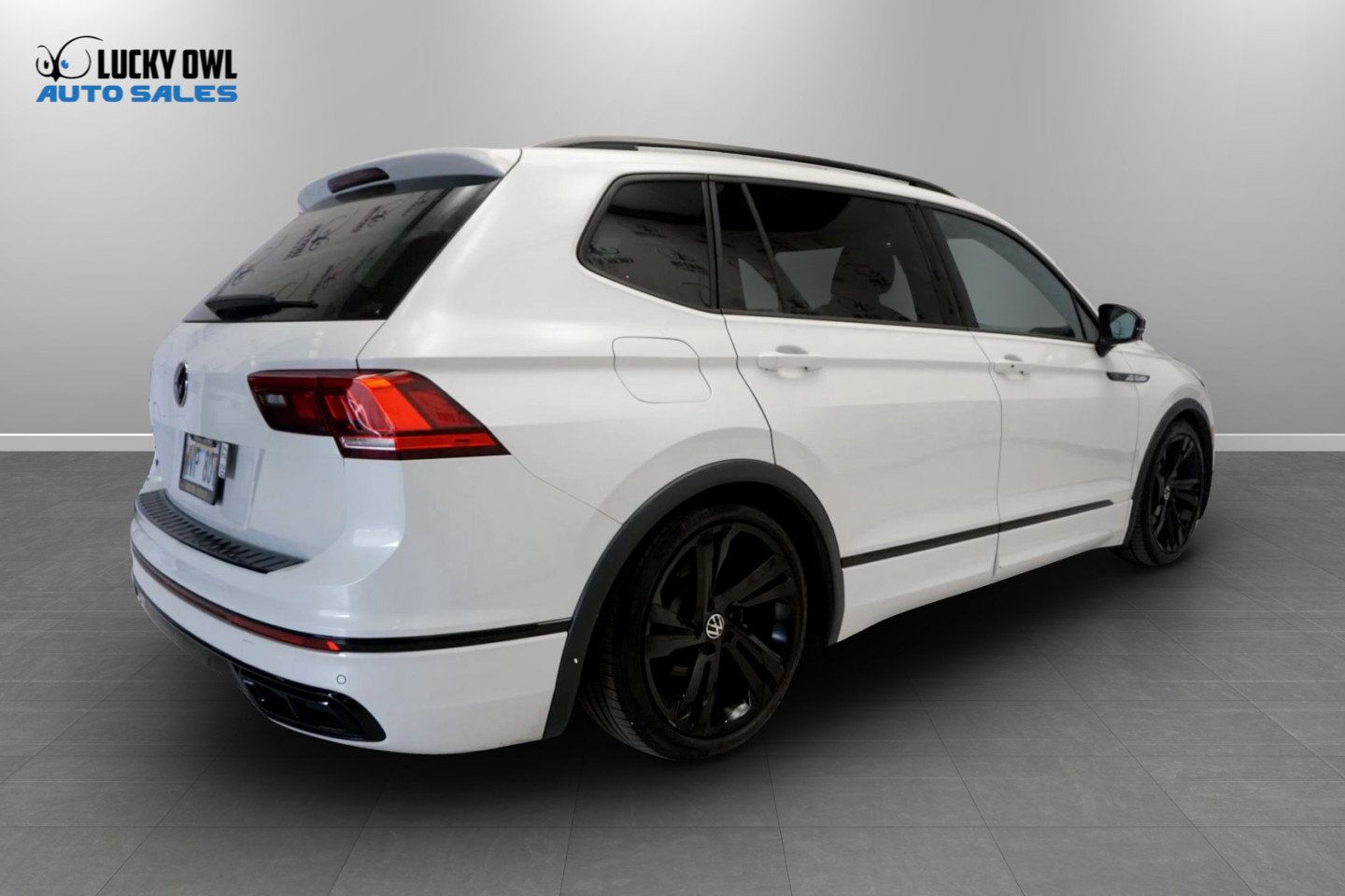 Used 2023 Volkswagen Tiguan SE R-Line FWD image 27