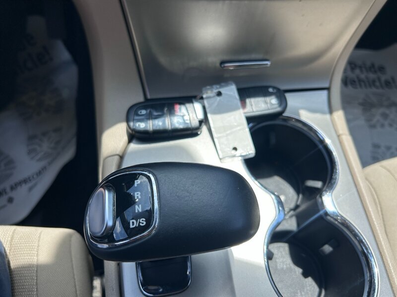 Used 2014 Jeep Grand Cherokee Laredo w/ Quick Order Package 23E AWD/4WD image 17