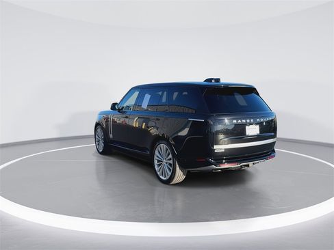 Used 2025 Land Rover Range Rover Long Wheelbase Autobiography image 6