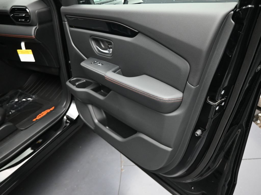 Certified 2025 Honda Pilot TrailSport image 38