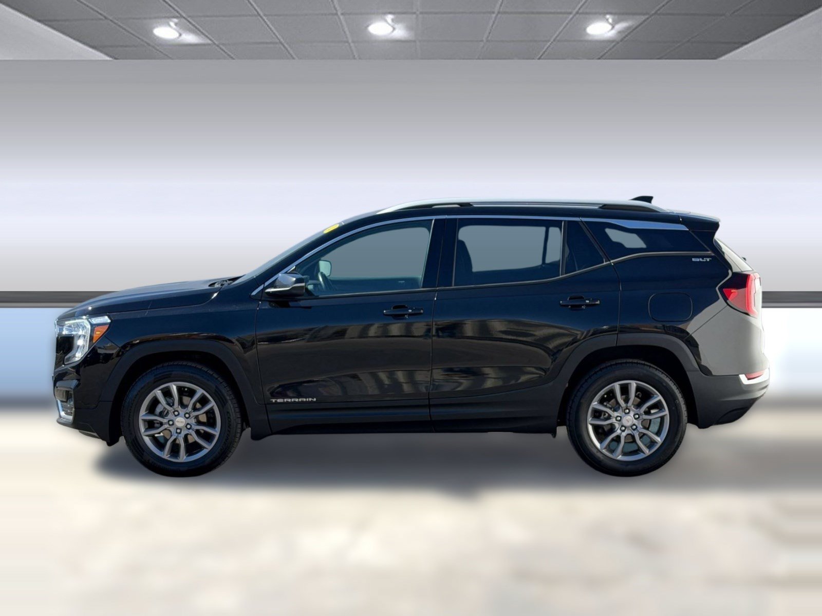 Used 2024 GMC Terrain SLT AWD/4WD image 2
