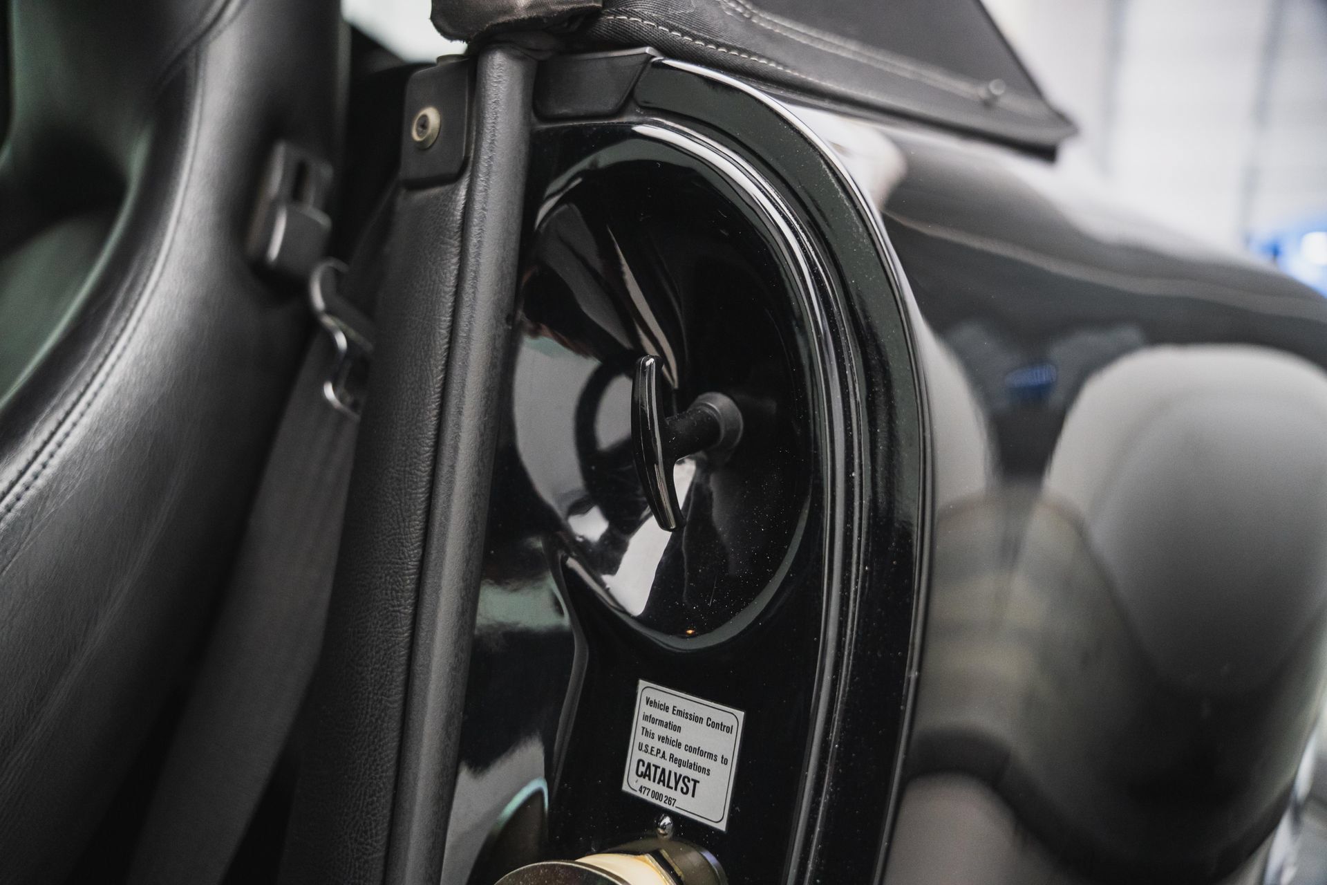 Used 1995 Porsche 911 Carrera RWD image 50