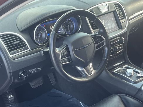 Used 2020 Chrysler 300 Limited RWD image 14