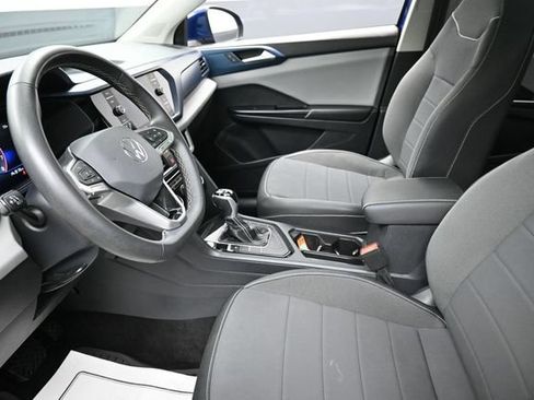 Used 2023 Volkswagen Taos SE w/ Panoramic Sunroof Package FWD image 16