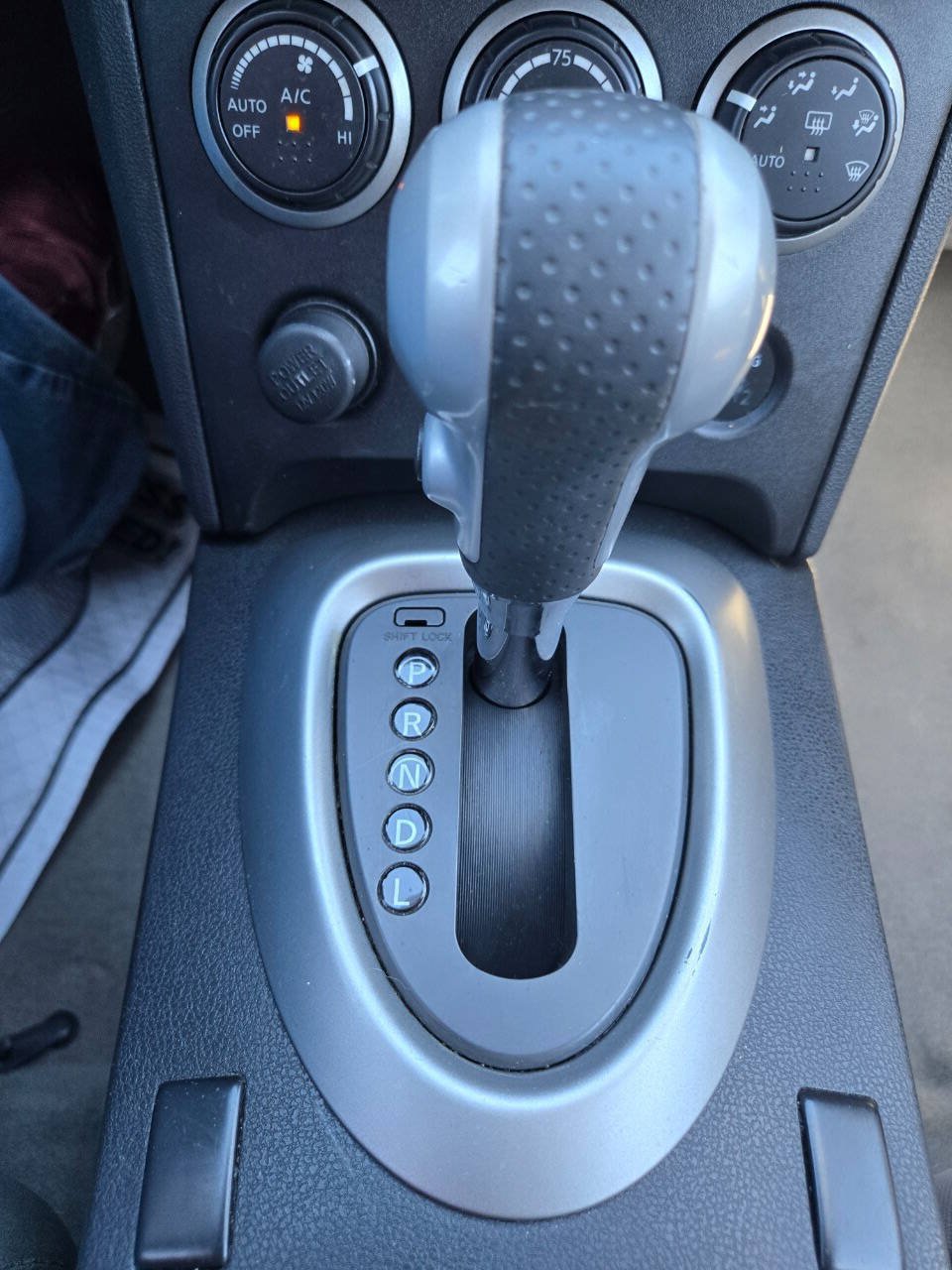 Used 2012 Nissan Rogue SV w/ Premium Pkg AWD/4WD image 21