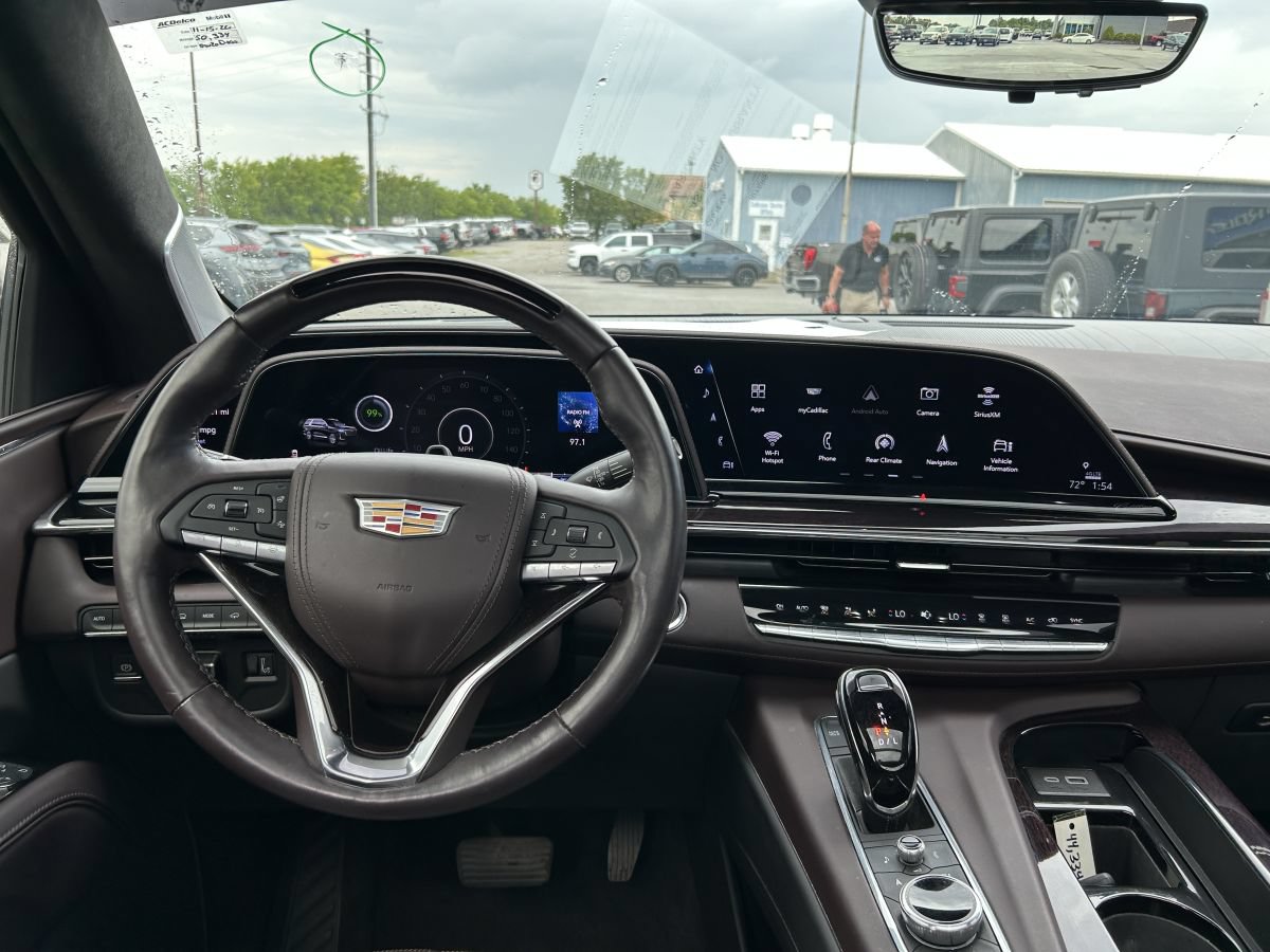 Used 2023 Cadillac Escalade Sport Platinum w/ LPO, ONYX Package AWD/4WD image 11