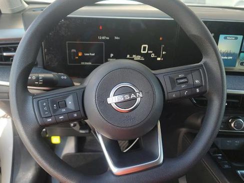 Used 2025 Nissan Kicks SV w/ Charging Package image 7