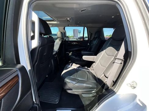 Used 2020 Cadillac Escalade Luxury AWD/4WD image 28