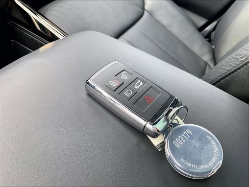Used 2025 Land Rover Range Rover Sport AWD/4WD image 14