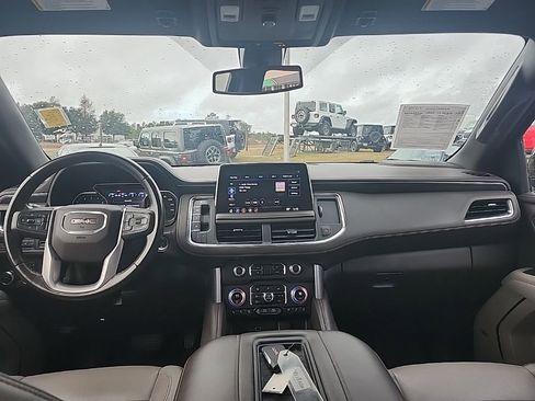 Used 2021 GMC Yukon XL SLT image 5