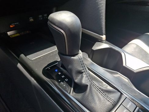 Used 2025 Toyota Camry SE FWD image 15