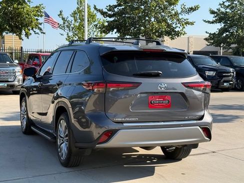 Used 2024 Toyota Highlander Platinum FWD image 8