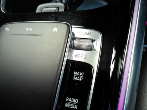 Used 2020 Mercedes-Benz GLB 250 w/ Premium Package image 50