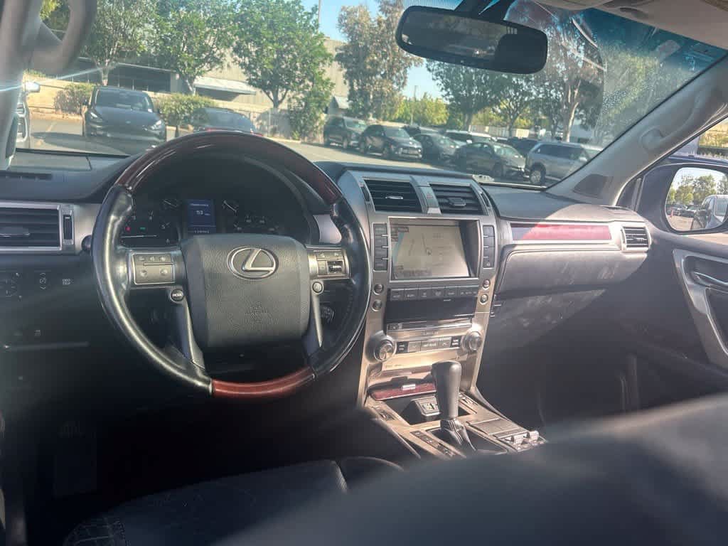 Used 2018 Lexus GX 460 Premium w/ Premium Package AWD/4WD image 6