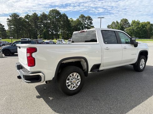 Used 2023 Chevrolet Silverado 2500 LT AWD/4WD image 7