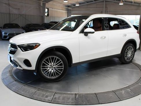 Used 2023 Mercedes-Benz GLC 300 4MATIC w/ Pinnacle Trim Package image 4