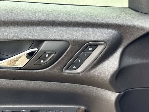 Used 2023 GMC Acadia Denali w/ Denali Technology Package FWD image 13
