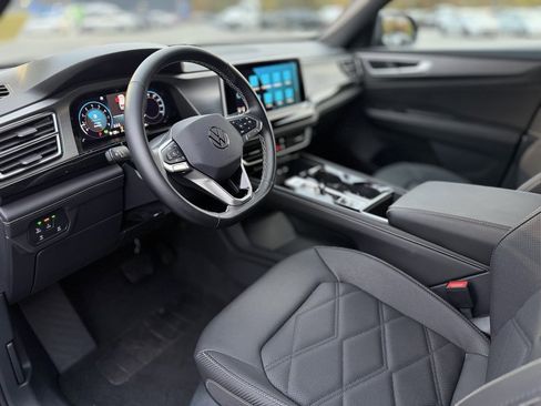 Used 2025 Volkswagen Atlas Cross Sport SE image 14