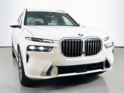 Used 2024 BMW X7 xDrive40i image 2