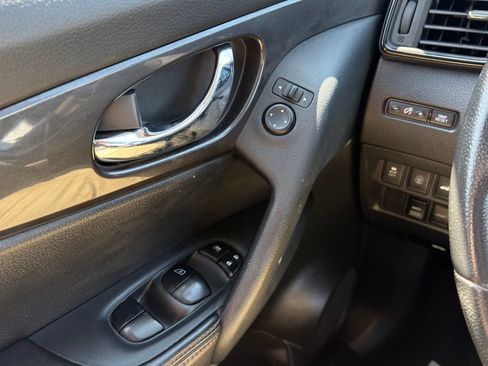 Used 2020 Nissan Rogue SV AWD/4WD image 39
