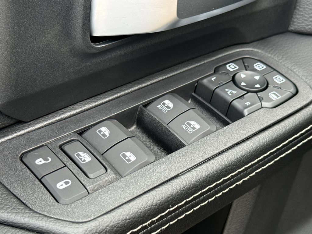 New 2026 RAM 3500 Big Horn AWD/4WD image 20