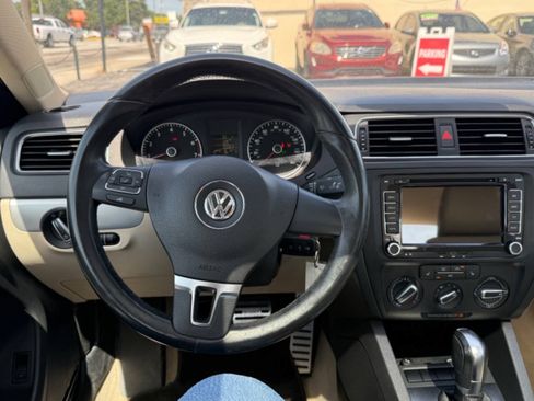 Used 2013 Volkswagen Jetta SE FWD image 34