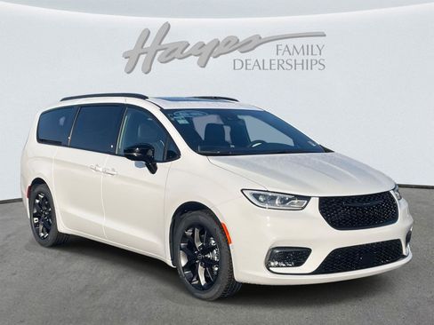 New 2026 Chrysler Pacifica Limited w/ S Appearance Package image 27