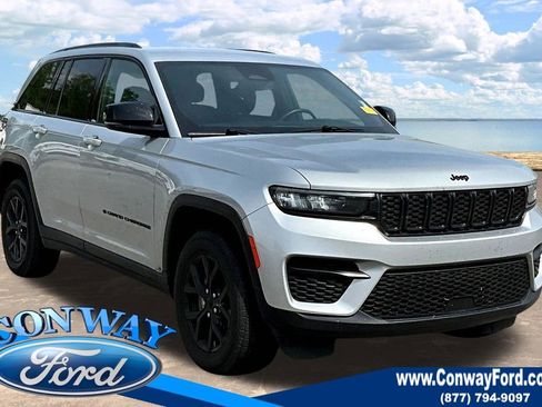 Used 2024 Jeep Grand Cherokee Altitude image 1