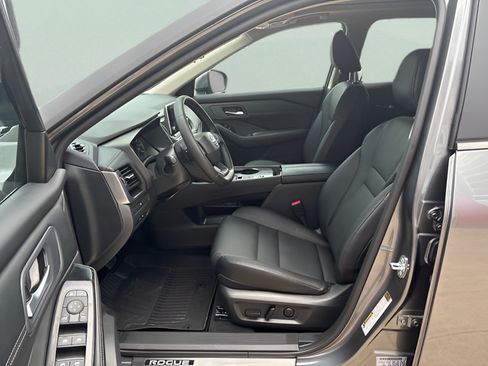 Certified 2026 Nissan Rogue SV w/ SV Premium Package FWD image 15