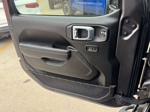 Used 2024 Jeep Wrangler Sport S image 23