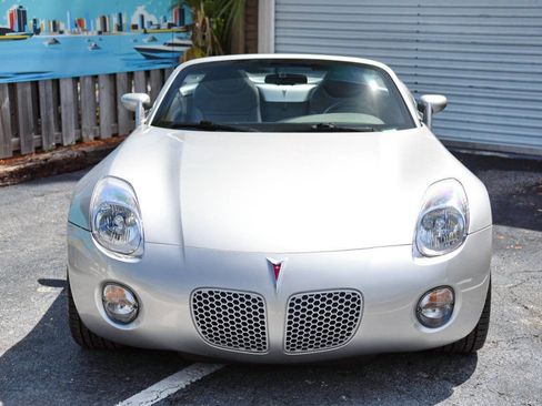 Used 2007 Pontiac Solstice Convertible w/ Premium Package RWD image 2