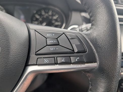 Used 2019 Nissan Rogue SV FWD image 18