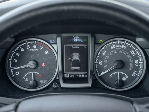 Used 2022 Toyota Tacoma TRD Sport w/ Technology Package RWD image 33