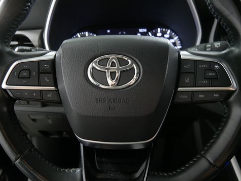 Used 2021 Toyota Highlander XLE image 25