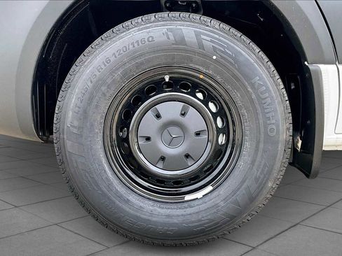 New 2025 Mercedes-Benz Sprinter 2500 image 18