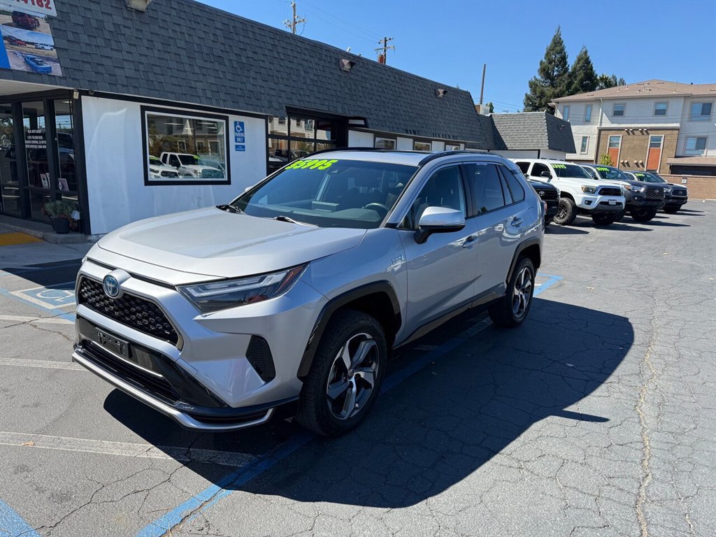 Used 2022 Toyota RAV4 SE w/ Weather & Moonroof Package AWD/4WD image 1